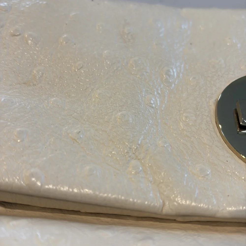 Kate Spade - Cream Handbag with gold strap and accents